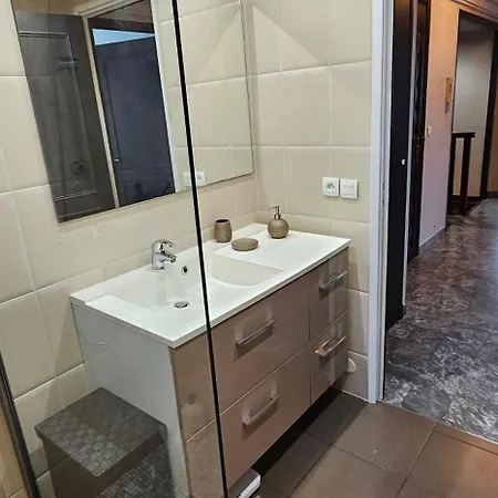 Duplex Climatise 100m2, Jardin, Garage Individuel Clos 昂蒂布